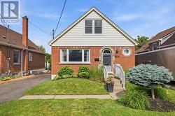 216 SUMMERHILL AVENUE  Hamilton, ON L8K 3N7