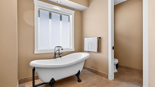 726 Marin Crescent, Kelowna, BC - Indoor Photo Showing Bathroom