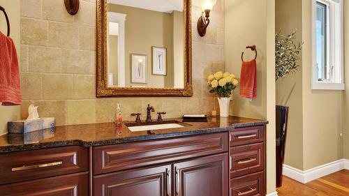 726 Marin Crescent, Kelowna, BC - Indoor Photo Showing Bathroom