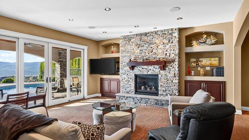 726 Marin Crescent, Kelowna, BC - Indoor Photo Showing Living Room With Fireplace