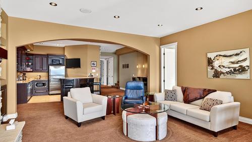 726 Marin Crescent, Kelowna, BC - Indoor Photo Showing Living Room