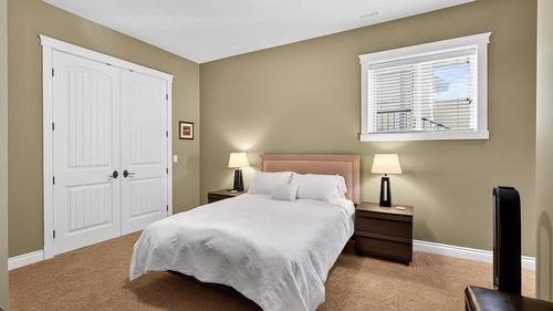 726 Marin Crescent, Kelowna, BC - Indoor Photo Showing Bedroom
