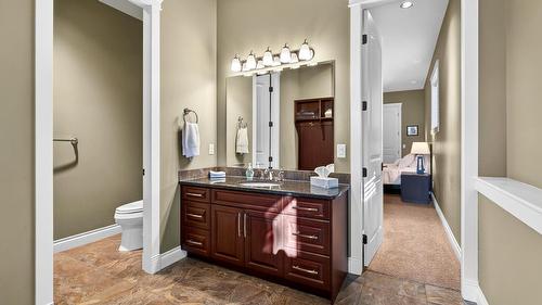 726 Marin Crescent, Kelowna, BC - Indoor Photo Showing Bathroom
