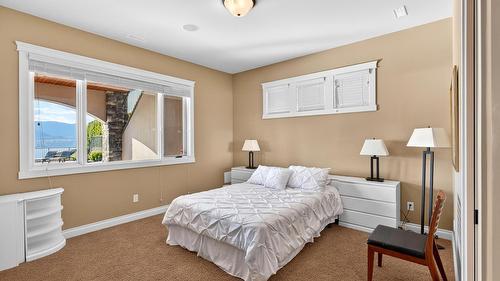 726 Marin Crescent, Kelowna, BC - Indoor Photo Showing Bedroom