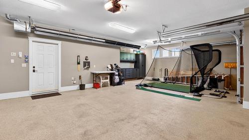 726 Marin Crescent, Kelowna, BC - Indoor Photo Showing Garage