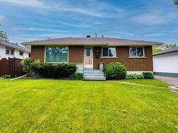 436 Amethyst Crescent Thunder Bay, ON P7C 1T4