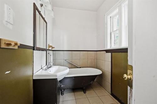 645 Home St, Winnipeg, MB 