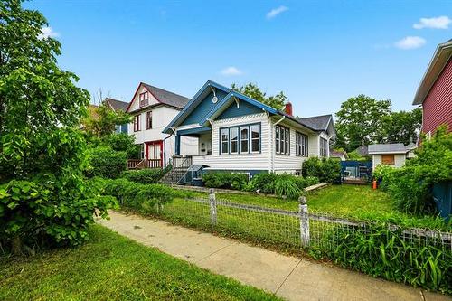 645 Home ST  Winnipeg, MB R3G 1X9