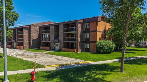 9-132 Regis Dr, Winnipeg, MB 