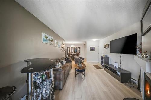 9-132 Regis Dr, Winnipeg, MB 