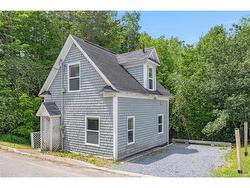 20 Acadia CRES Hampton, NB E5N 3A1