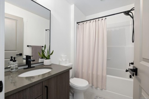 #206-15 Canada Ave, Duncan, BC 