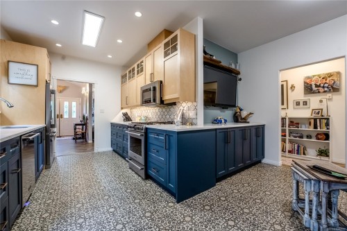 #10-2235 Harbour Rd, Sidney, BC 