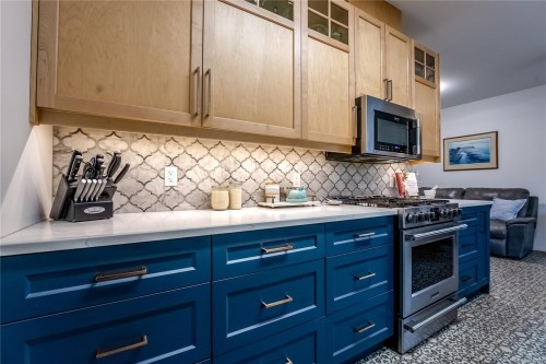 #10-2235 Harbour Rd, Sidney, BC 
