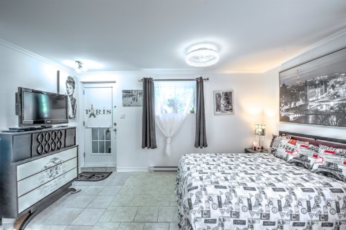Intergenerational - 123  - 125 Rue Alexandre, Saint-Calixte, QC - Indoor Photo Showing Bedroom