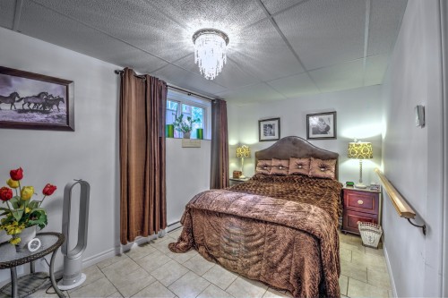 Intergenerational - 123  - 125 Rue Alexandre, Saint-Calixte, QC - Indoor Photo Showing Bedroom