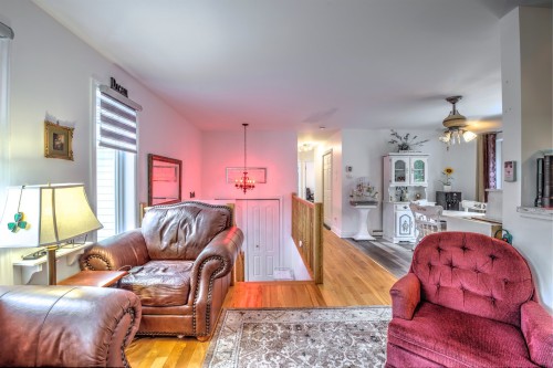 Living Room - 123  - 125 Rue Alexandre, Saint-Calixte, QC - Indoor Photo Showing Living Room