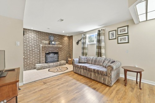 Salle familiale - 82 Ch. Richelieu, Saint-Mathias-Sur-Richelieu, QC 