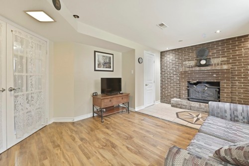 Salle familiale - 82 Ch. Richelieu, Saint-Mathias-Sur-Richelieu, QC 