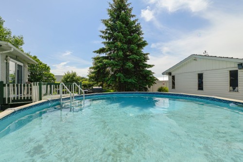 Piscine - 82 Ch. Richelieu, Saint-Mathias-Sur-Richelieu, QC 
