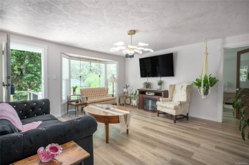 8555 Maple Ridge Rd, Youbou, BC 