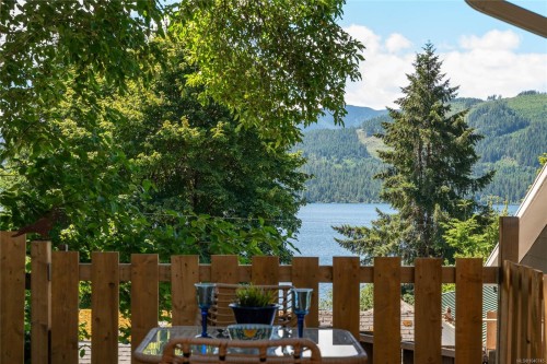 8555 Maple Ridge Rd, Youbou, BC 