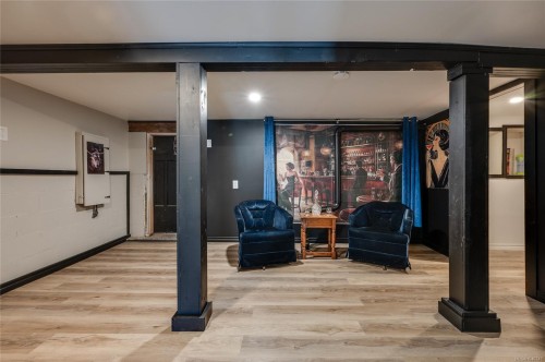8555 Maple Ridge Rd, Youbou, BC 