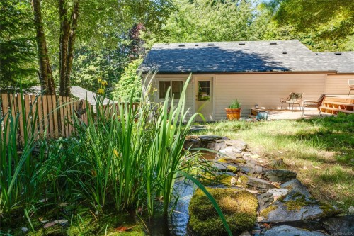 8555 Maple Ridge Rd, Youbou, BC 