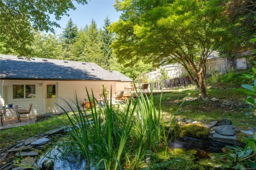 8555 Maple Ridge Rd, Youbou, BC 