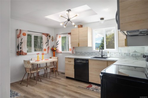 8555 Maple Ridge Rd, Youbou, BC 