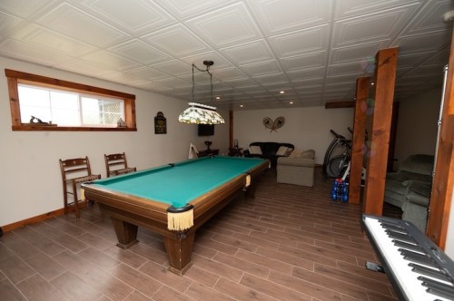 Family Room - 11 Ch. René, Val-D'Or, QC 