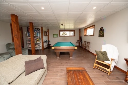 Family Room - 11 Ch. René, Val-D'Or, QC 