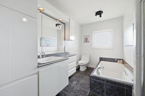 Salle de bains - 975 Route 137, La Présentation, QC 