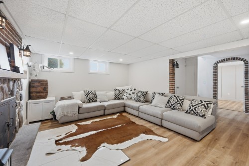 Salle familiale - 975 Route 137, La Présentation, QC 