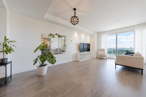 Salon - 910-9 Boul. Des Prairies, Laval (Laval-Des-Rapides), QC 