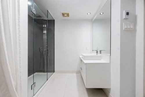 Salle de bains - 910-9 Boul. Des Prairies, Laval (Laval-Des-Rapides), QC 