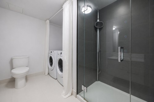 Salle de bains - 910-9 Boul. Des Prairies, Laval (Laval-Des-Rapides), QC 
