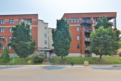 Façade - E402-50 Ch. Bates, Montréal (Outremont), QC 