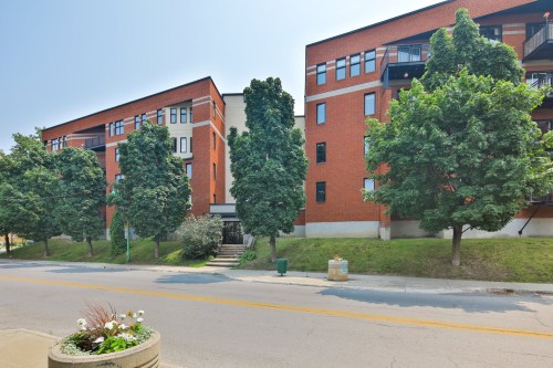 Façade - E402-50 Ch. Bates, Montréal (Outremont), QC 
