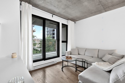 Salon - 312-170 Rue Rioux, Montréal (Le Sud-Ouest), QC 