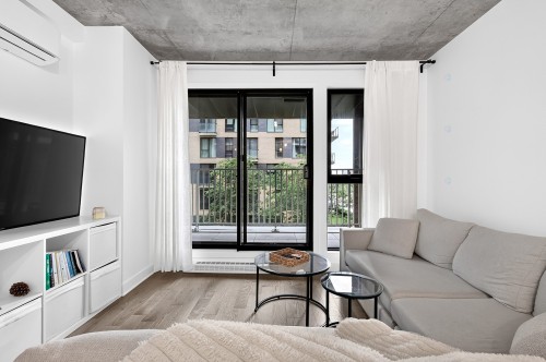 Salon - 312-170 Rue Rioux, Montréal (Le Sud-Ouest), QC 