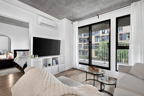 Salon - 312-170 Rue Rioux, Montréal (Le Sud-Ouest), QC 