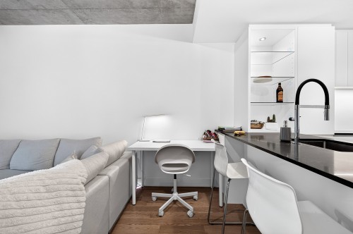 Salon - 312-170 Rue Rioux, Montréal (Le Sud-Ouest), QC 