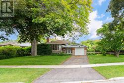 72 CORNERBROOK DRIVE Toronto, ON M3A 1H7