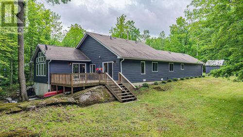 Large deck overlooking river - 7463 Davy Drive, Ramara, ON 