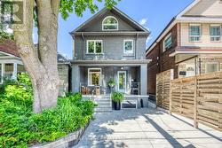 80 ROCKWELL AVENUE Toronto, ON M6N 1N8