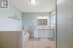 4 piece ensuite - 