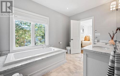 8 Cumberland Drive, Mississauga, ON 