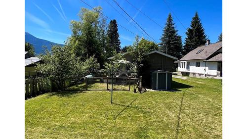 313 1St Avenue, Nakusp, BC 