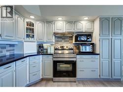 Kitchen with plenty of cabinet and counter space - granite counters - 